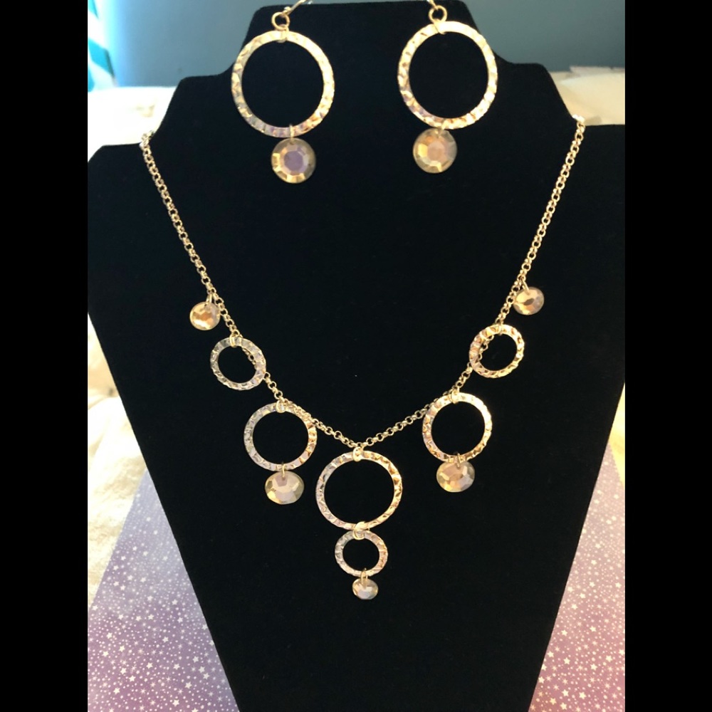 Gorgeous silver necklace and Earrings